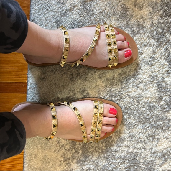 Sandals size 8. - Picture 2 of 3